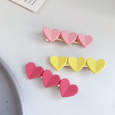 China Hot Selling Environmentally Friendly Korean Stylish All-match Heart Acrylic Women Accessories Cute Cute Hair Clip for sale