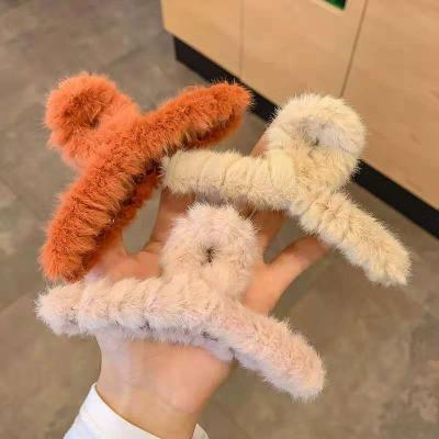 China 2021 High Quality Hot Selling High Quality Cute Plush Furry Eco-Friendly/Fancy Furry Accessories Hair Clip Claw Hair For Women for sale