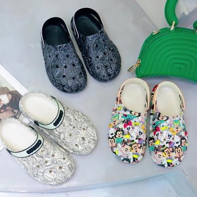 China Best Selling Custom Waterproof Chokes Shoes Graffiti Slipper Garden Shoes Unisex Anti-Slip Sandals Women New Style Platform Chokes Mules for sale