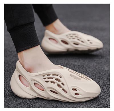 China New fashion flat summer Yeezy hollow holes sandals shape moss yeezy runner beach shoes casual sandals for sale