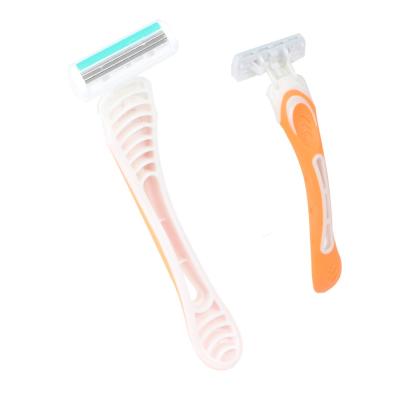 China D315L Triple Blade Rubber Handle Triple Blade With Vitamin E Strip Disposable Woman Shaving Razor for sale