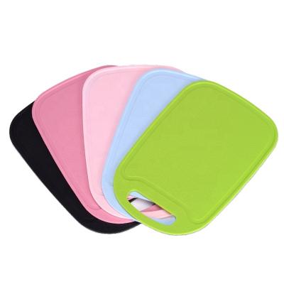 China Sustainable Household PP Plastic Thin Cutting Board for sale