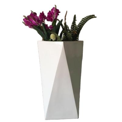 China Durable Ready To Ship Durable Western Style Fiberglass Planter Fiberglass Flower Pot for sale