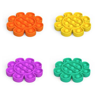 China New Eco-friendly Material Teens and Children's Toys Desktop Squeeze Toys Creative Silicone Squeeze Bubble Toy for sale