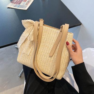 China 2021 new trend summer fashion roap bag simple design straw bag summer weaving lady beach shoulder handbag for sale