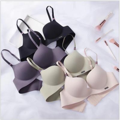 China 32 Size Seamless One-Piece Thick Small A B Cup Lift Up Girls Seamless Wireless Comfortable Bra Female Bra For Women for sale