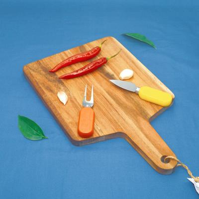 China Sustainable Handcrafted Solid Wood Acacia Charcuterie Appetizer Table Fruit Vegetable Cutting Serving Board for sale