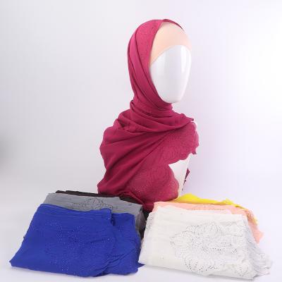 China Newest Low Price Faux Stone Bubble Scarf Women Muslim Chiffon Hijab Wholesale Chiffon Scarf With Stone for sale