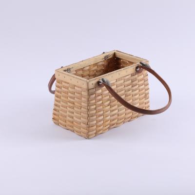 China High Quality Fashion Gift Natural Basket Storage Wicker Baskets With Handle for sale