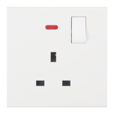 China High Quality N21 13a UK Plug UK Plug 86*86mm High Quality Good Price Warranty 10 Years for sale