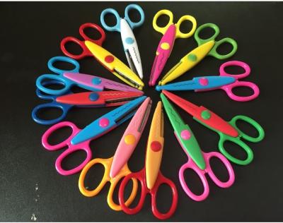 China White, green, pink, 13 cm lace cut can make special scissors cutting out all sorts of design pattern of DIY Te koop