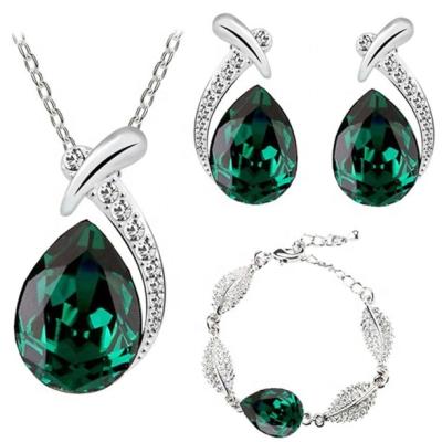 China CLASSIC European and American Luxury Three-Piece Set Inlaid with Green Zircon 925 Sterling Silver Lady Necklace Bracelet Earrings for sale