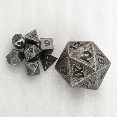 China Polyhedral Dies Set 7pcs To Roll Adult Custom Bulk Black Metal D6 Gold D6 Mini Dice Sets Game for sale