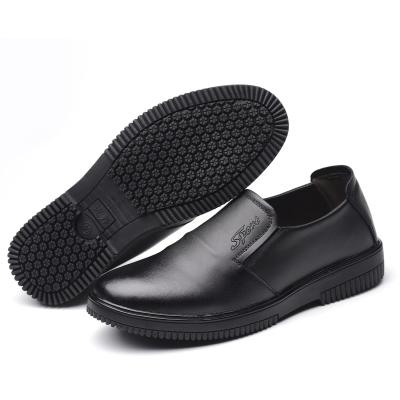 China Kitchen Anti-Slip Bathroom Chef Oil-Resistant Waterproof Leather Non-Slip Shoes for sale