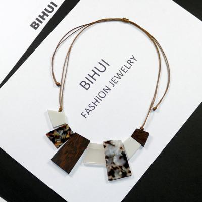 China 2022 New Design Fashion Choker Women's Special Wooden Charm Stone Chain Rope Necklace Adjustable Resin Single FASHIONABLE View for sale