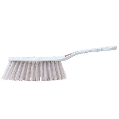 China Viable Multi-Function Cut-Out Cleaning Brush Bed Sweep Brush With Long Handle Plastic Car Sofa Bed Floor Dust Cleaning Brush for sale