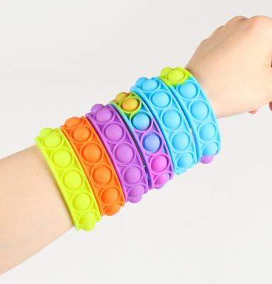 China Funny Worry Relife Play Adult Sensory Bubble Bracelet Kids DDA2334 Silicone Link Dye Relaxing Rainbow Wristband Relaxing Colorful Nervous Person Bracelet for sale