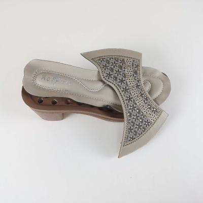 China Lightweight artificial material high quality.women sandals PU slippers.women heels slippers. MOQ start from 1 pair. for sale