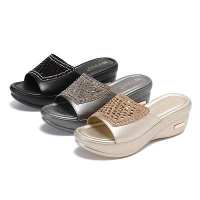 China Fashion Trend Best Selling Women's Summer Wedge Slippers Fashion Diamond Sandals Comfortable Women's Sandals for sale