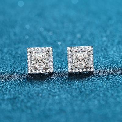 China Vintage 925 Sterling Silver Micro Inlaid Small Broken Diamond 4 Claw Inlaid 1ct, 2ct Shaped Moissanite Diamond Earrings for sale