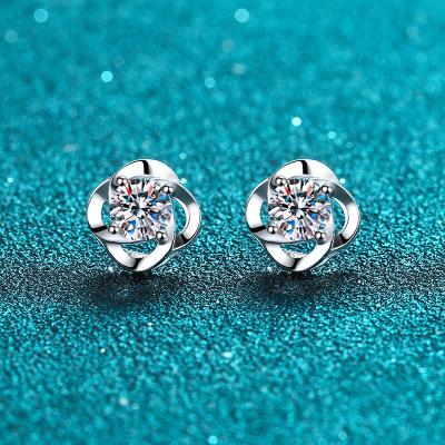 China Vintage Hot selling 925 sterling silver women's simple four claw earrings Moissanite diamond simulation diamond earrings for sale