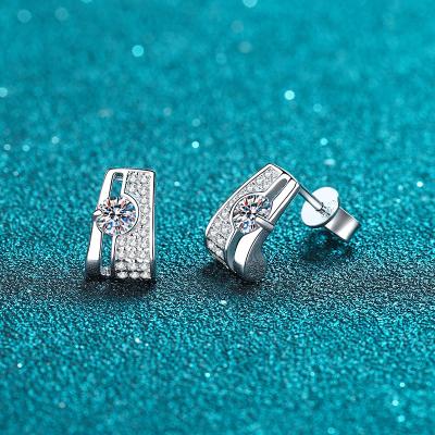 China Vintage Fashion jewelry rectangular 925 sterling silver earrings 0.3ct minimalist claw set moissanite earrings for sale