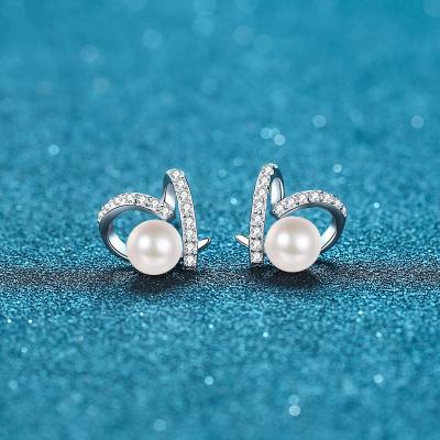 China Vintage 925 Sterling Silver Earrings for Women's Heart Shape Flawless Freshwater Pearl Moissanite Stone Earrings for sale