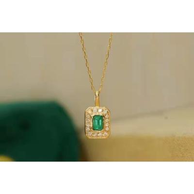 China FASHIONABLE Wholesale High Quality Delicate Natural Green Stone 18K Gold Classic Pendant Necklace for sale