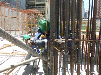 China Máquina de emenda do acoplador do Rebar da barra fria da extrusão/máquina de carimbo fria à venda