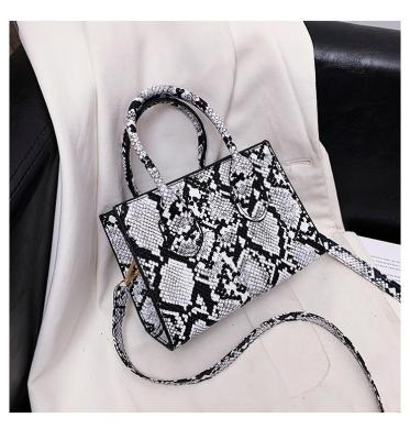 China High Quality PU Shoulder Multicolor White Leather Cross Mini - Body Bag Faux Python Snakeskin Leather Purse Purse For Women for sale