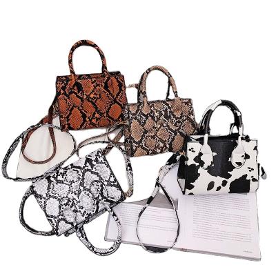 China 2021 high quality new style women's animal print snakeskin print handbag for daily carry ladies for sale