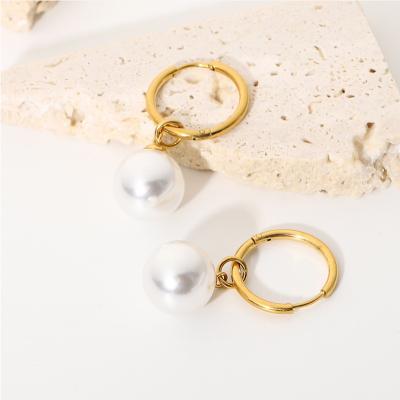 China FASHIONABLE New Arrival 18k Gold Plated Stainless Steel Women Freshwater Pearl Huggie Dangle Earrings for sale