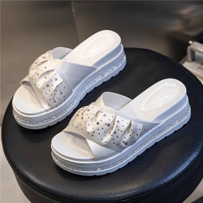 China CUSHIONING Summer Cross Slide Sandals Outdoor Women and Ladies Wedge Casual Flat Shoes Slippers for sale