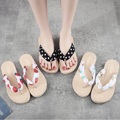 China New Summer Fashion Design Lightweight Weave Women Flip Flops Outdoor Soft Women's Single Flip Flops Non-slip Flat Ladies Slippers for sale