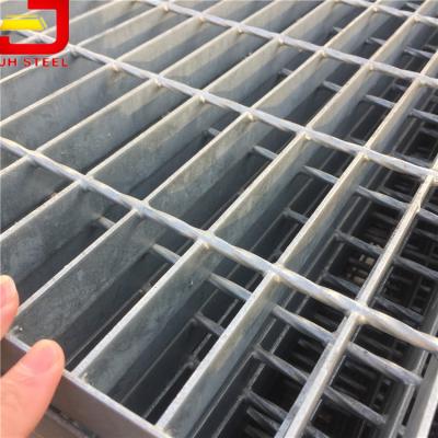 China Heavy Duty Steel Galvanized Serrated Grating , Galvanized Walkway Grating for sale