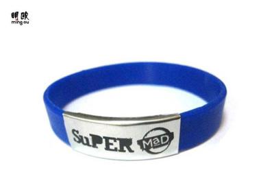 China Blue Custom Wrist Bracelets Embossed Silicone Wristbands For Running Sports for sale