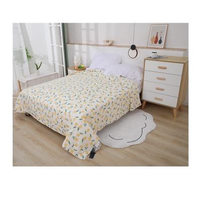 China Anti-Static Competitive Price Quilted Fabric Bedspread Printed Quilt Patchwork Printing Floral Flower Bedding Quilt Cover Hemming for sale