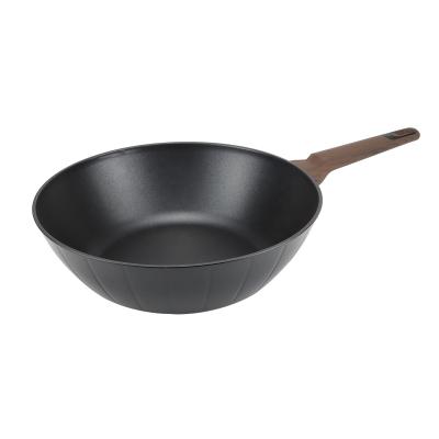 China OEM Workable Straight Line Stylish Series Forged Non Stick Wok Stirfry Pan Chinese Wok Induction Bottom Aluminum Wood Handle for sale