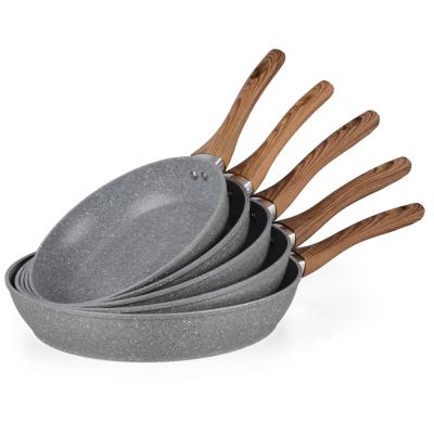 China Sustainable food grade forged non stick aluminum cookware set 3 sartenes ollas pans set with wooden handle for sale