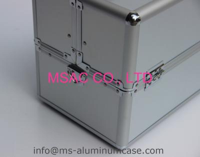 China Het zilveren van de gevallenschoonheidsmiddelen van de aluminiummake-up van de de handtassenschoonheid van de gevallen multi-dienbladen geval van de de make-uptrein Te koop