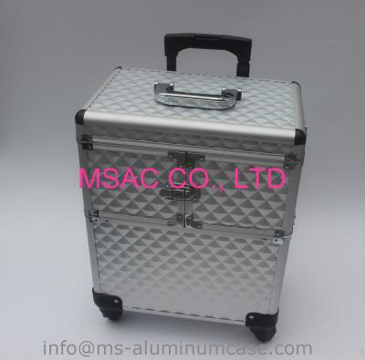 China Silver Aluminum Pro Makeup Case Lockable PVC Lining 7.5 kgs light weight for sale