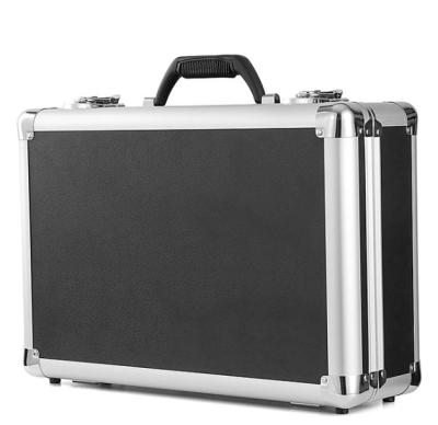 Chine Valise d'outillage de transport en aluminium d'outil de stockage de noir en aluminium durable de cas avec la disposition de mousse à vendre