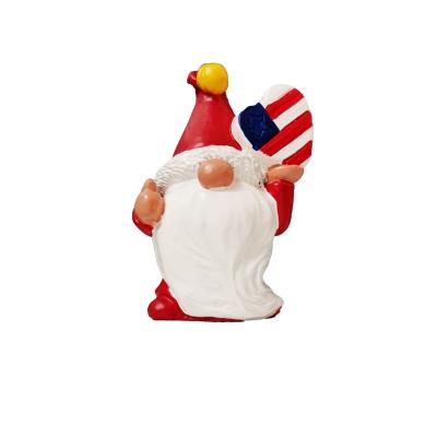 China Global Grocery Trinkets Zakka Resin Figurine Santa Christmas Gift Creative Home Decorations for sale