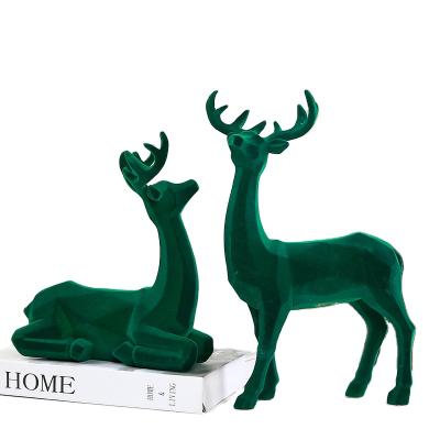 China Global Geometry Reindeer Gifts Resin Creative Flocking Decoration For Home Living Room for sale