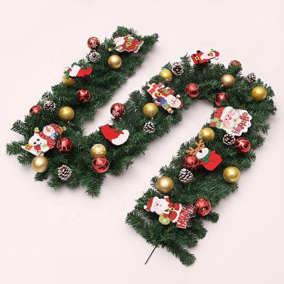 China Christmas Decoration Home/Hotel/Wedding Interior Decoration/Party 8.9ft Christmas Wreath Christmas Wearing Balls Suitable For Mall Etc. dining tables window barriers for sale