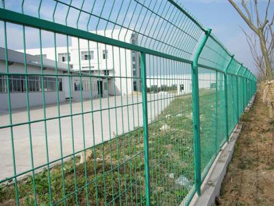 China Professional Framework Metal Mesh Fencing Green Dip Coating With Square Hole for sale