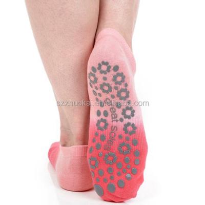 China Big Sale Anti-Slip Women's Shadow Dyed Grip Socks For Pilates, Yoga, And Barre for sale