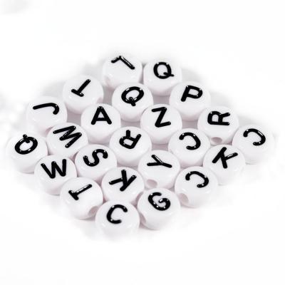 China DIY Factory Direct 100 Pcs Fashion Handmade Diy Round Loose Beads Acrylic White English Letter Beads Sets for sale