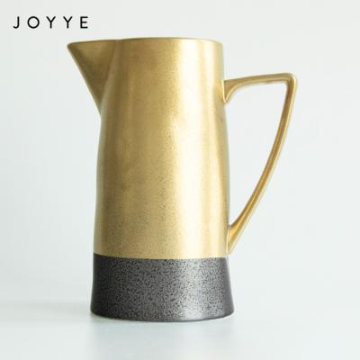 China Joyye Viable Custom Ceramic Gold Porcelain Home Decor Home Decor Milk Water Pitcher 1600Ml Handcrafted for sale