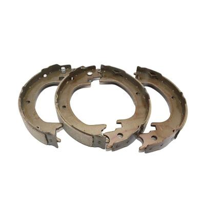 China Reference NO. 981010660 Car Brake Parts Ceramic Brake Shoes Rear For Mitsubishi Pajero for sale